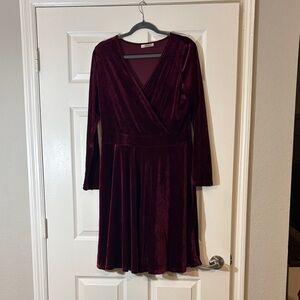 Chic Long Sleeve Velvet Dress in Deep Burgundy